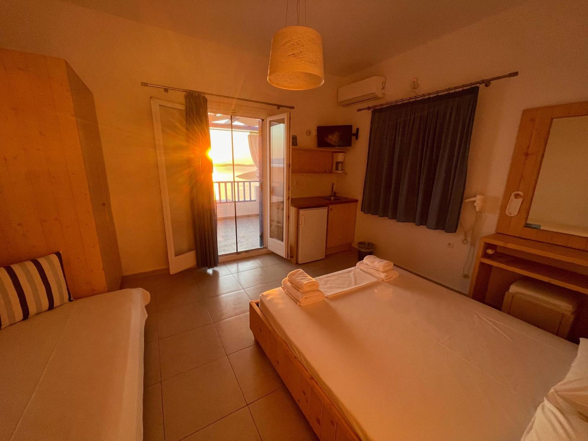 Meltemi Retreat Hotel Đảo Iraklia Ngoại thất bức ảnh